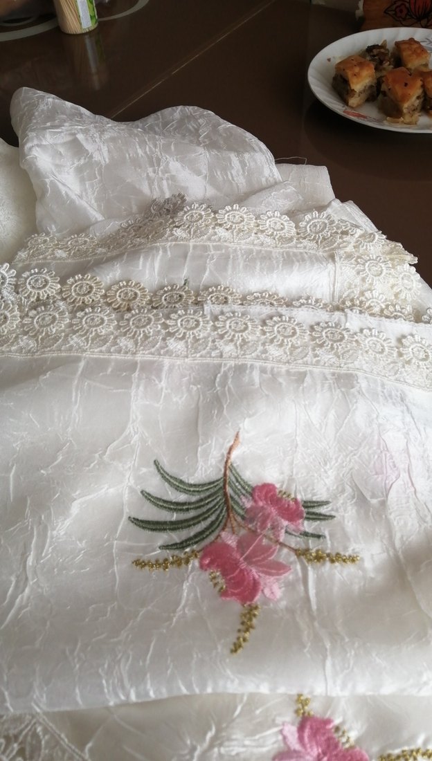 Nakışlı Beyaz Masa Örtüsü - Görsel 3