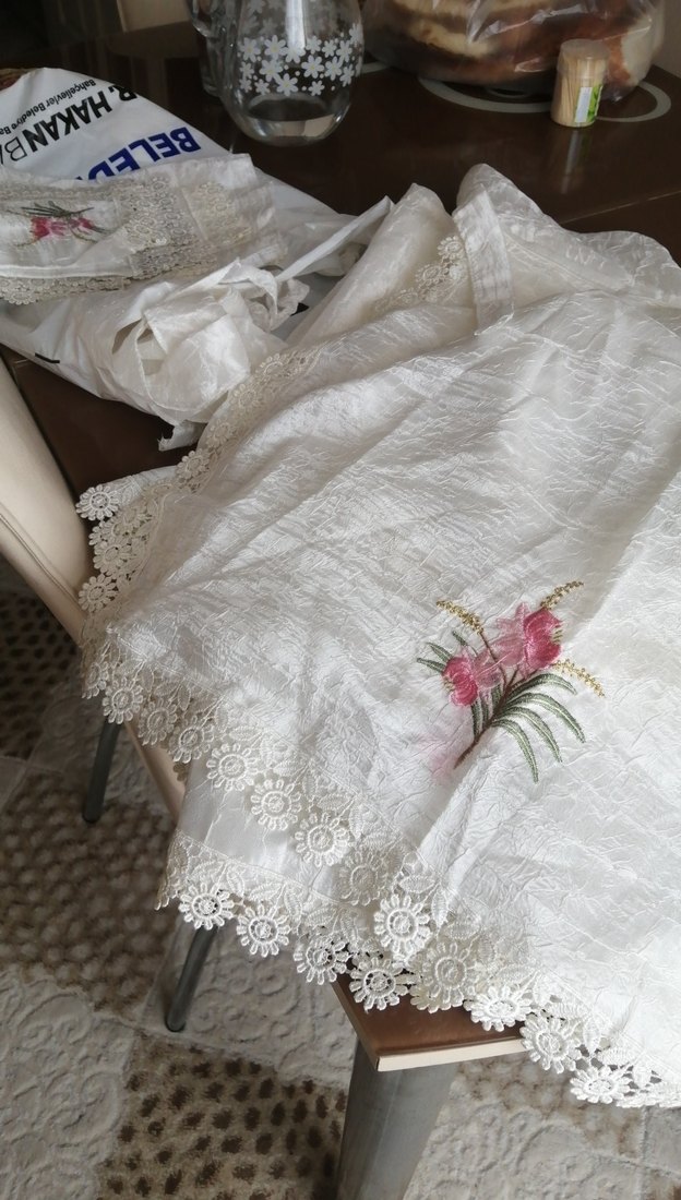 Nakışlı Beyaz Masa Örtüsü - Görsel 4