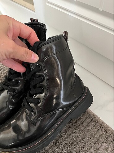 32 Beden Lc waikiki siyah kız çocuk bot