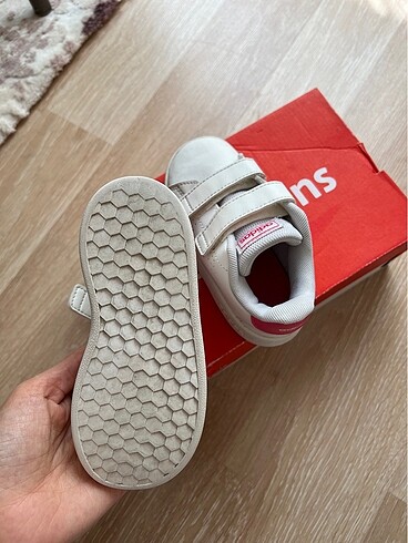 24 Beden beyaz Renk Adidas spor ayakkabı