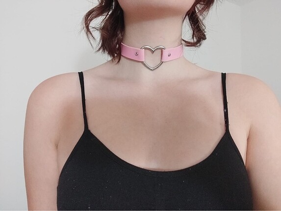 Kalpli pembe choker kolye