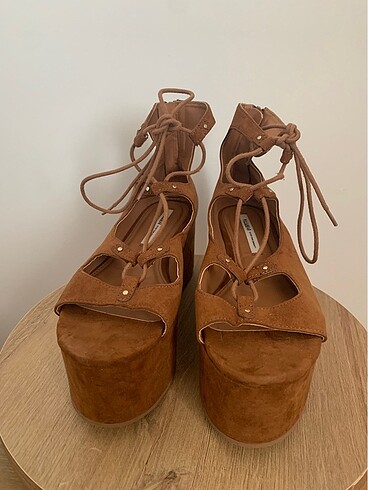 Pull & Bear Dolgu Topuklu Sandalet