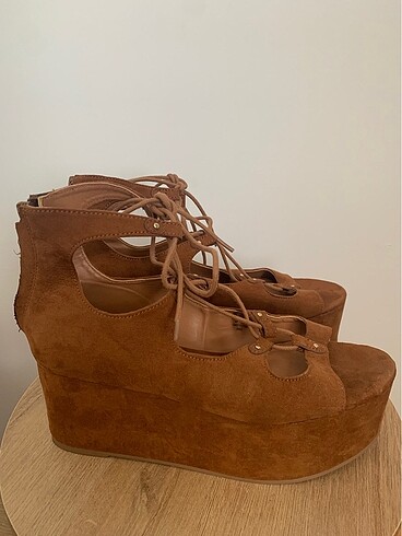 40 Beden Pull & Bear Dolgu Topuklu Sandalet