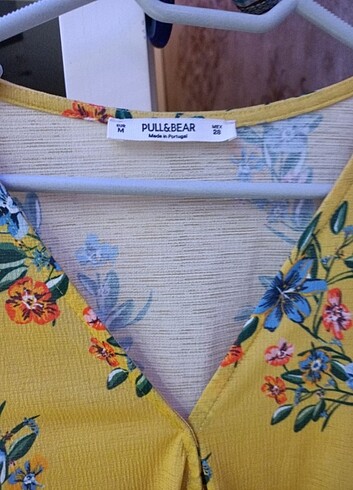 m Beden sarı Renk Pull and bear sarı çiçekli elbise
