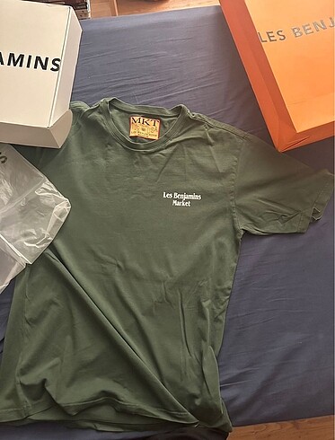 les benjamins market tişört