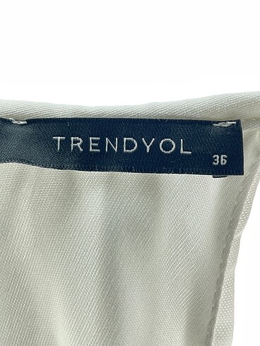 36 Beden beyaz Renk Trendyol & Milla Kısa Elbise %70 İndirimli.