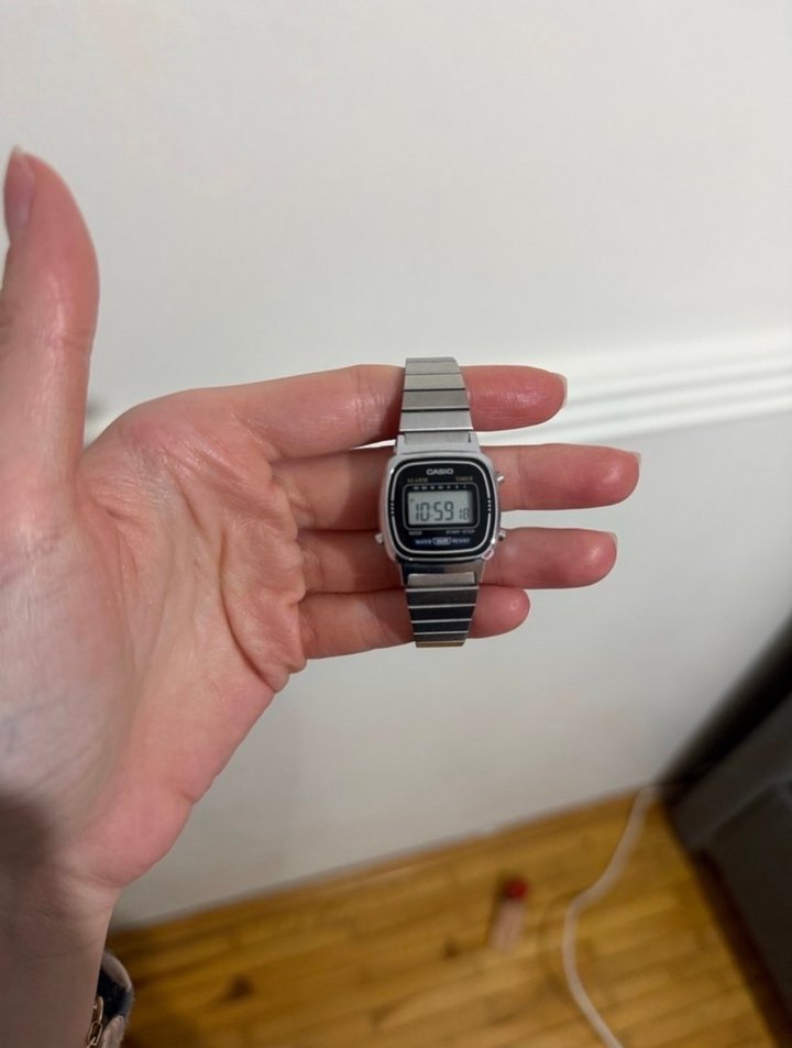 Casio Gri Dijital Kadın Saati - Görsel 2