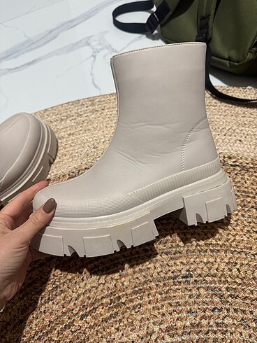 37 Beden Bershka etiketli bot