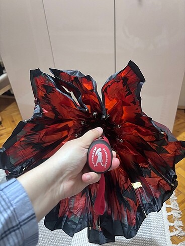 Bordo ve siyah şemsiye kareli 2si 300 tl - Görsel 12