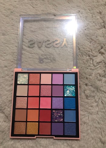 Sassy Çok Renkli Göz Farı Paleti - Görsel 3