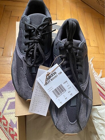 Adidas Yeezy 700 Utility Black