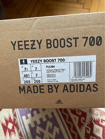 40,5 Beden Adidas Yeezy 700 Utility Black