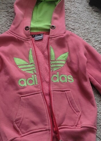 Adidas sweatshirt harika