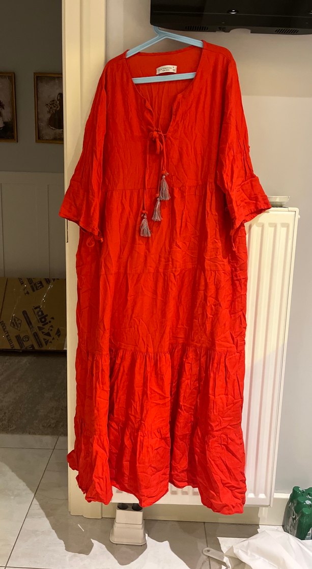 Püsküllü Kırmızı Uzun Keten Elbise - Görsel 2