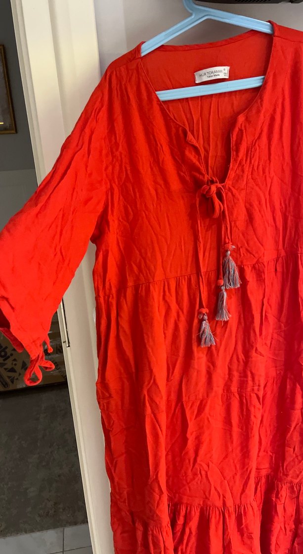 Püsküllü Kırmızı Uzun Keten Elbise - Görsel 5