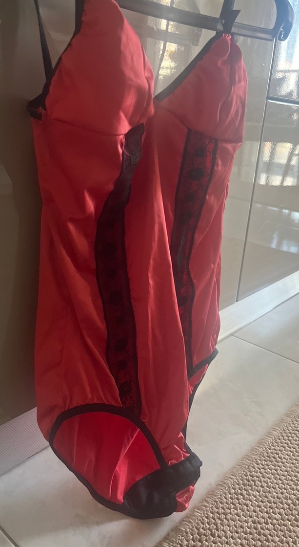 Dantelli Kırmızı Straplez Büstiyer - Görsel 5