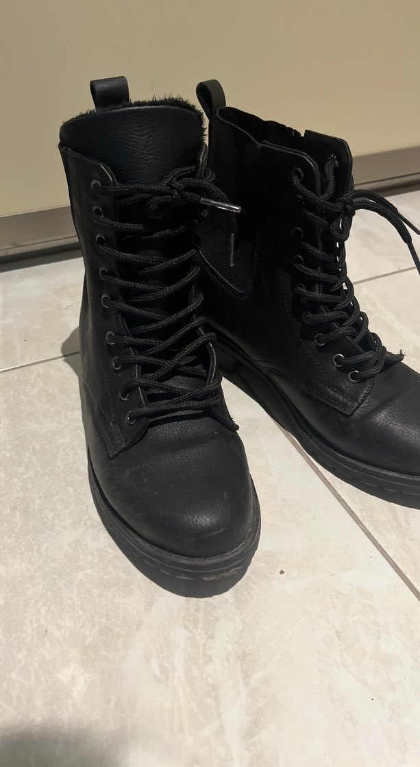 Siyah Deri Bağcıklı Kadın Bot postal - Görsel 2