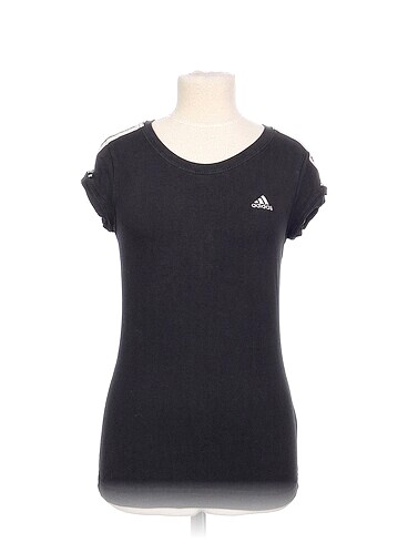 Adidas T-shirt %70 İndirimli.
