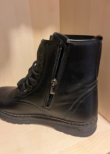 Siyah Deri Bağcıklı  Kadın Botları - Görsel 4