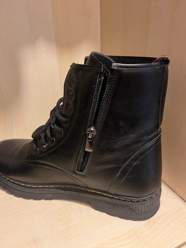 Siyah Deri Bağcıklı  Kadın Botları - Görsel 4