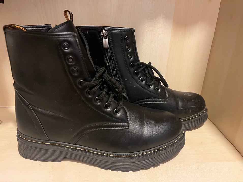 Siyah Deri Bağcıklı  Kadın Botları - Görsel 2