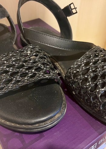 Siyah önden tek bantlı sandalet - Görsel 4