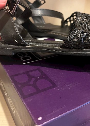 Siyah önden tek bantlı sandalet - Görsel 3