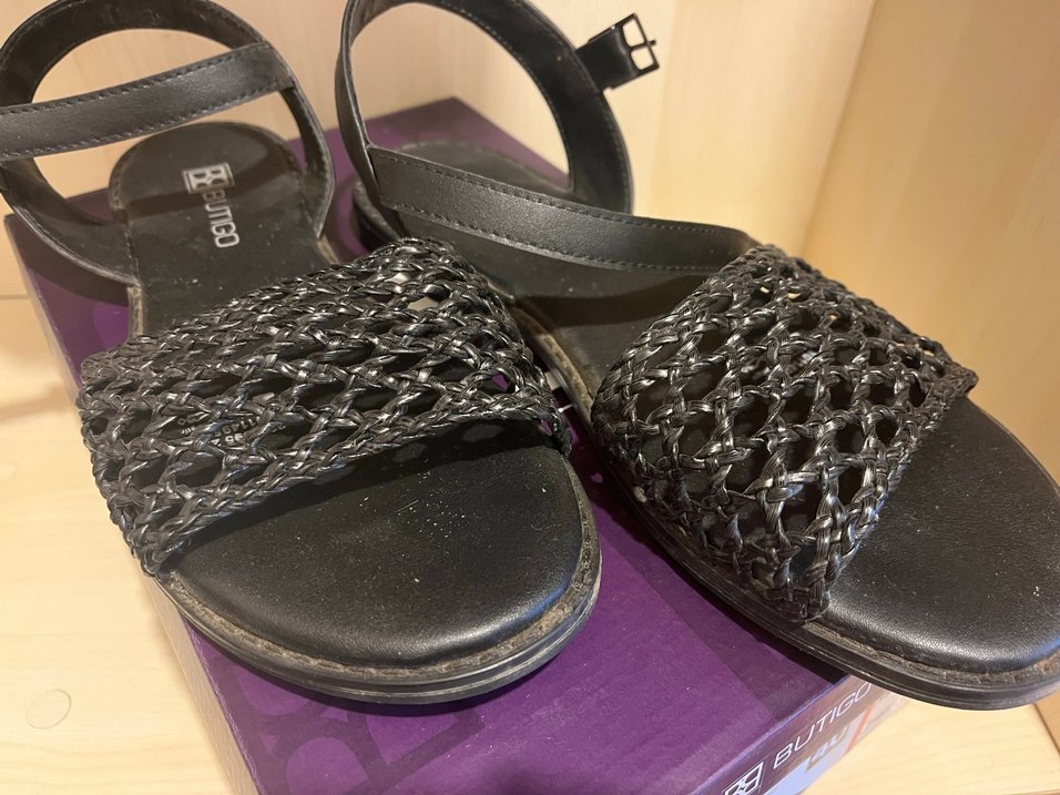 Siyah önden tek bantlı sandalet - Görsel 4