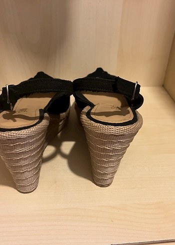 Siyah Tokalı Kadın Dolgu Topuklu Ayakkabı - Görsel 3