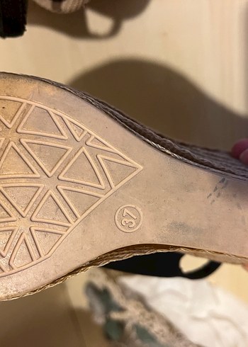 Siyah Tokalı Kadın Dolgu Topuklu Ayakkabı - Görsel 4