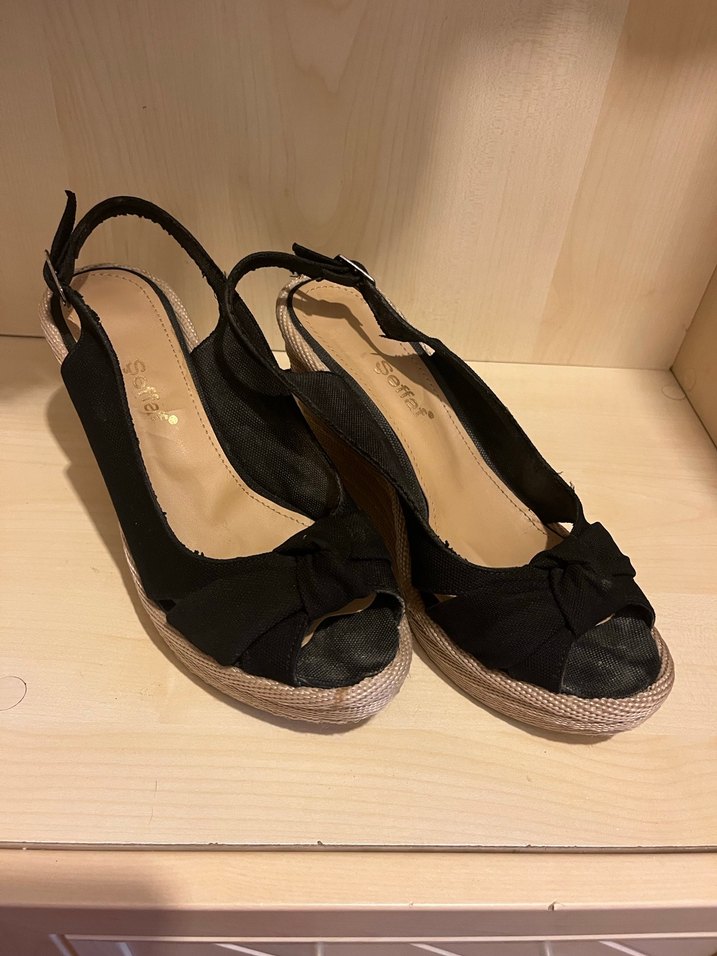 Siyah Tokalı Kadın Dolgu Topuklu Ayakkabı - Görsel 2