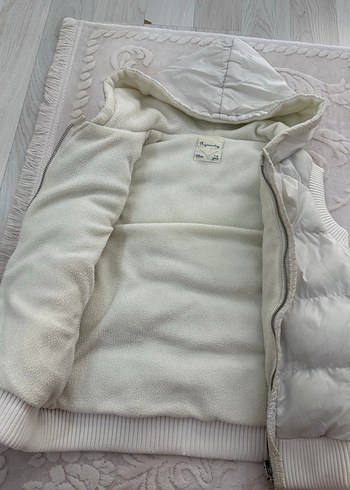 Beyaz Kapüşonlu Kız Yeleği - Görsel 3