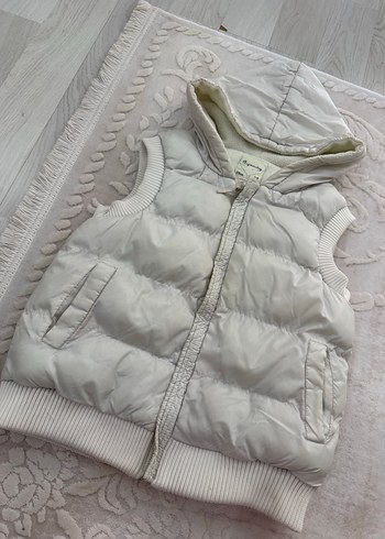 Beyaz Kapüşonlu Kız Yeleği - Görsel 2