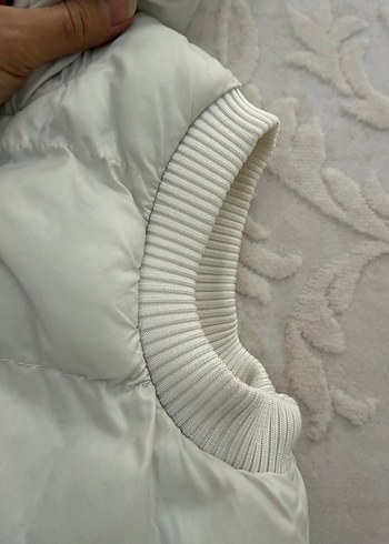 Beyaz Kapüşonlu Kız Yeleği - Görsel 4