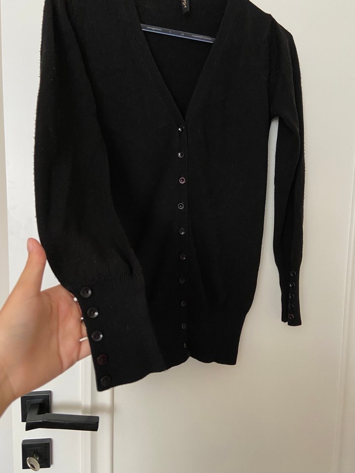 Düğmeli Siyah Midi V Yaka Hırka - Görsel 3