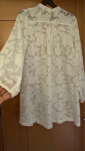 38 Beden beyaz Renk H&M tunik gupir satıldı