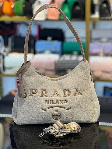 prada kol çantası