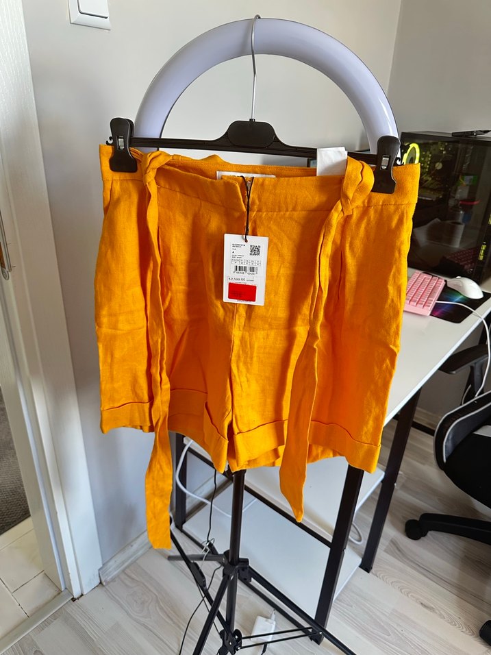 Sarı Kuşaklı Kısa Şort - Görsel 4