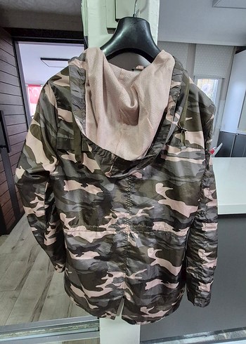 Kadın Kamuflaj Desenli yagmurluk - Görsel 3