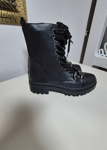 Siyah Deri Gotik Tokalı Kadın Botu - Görsel 7