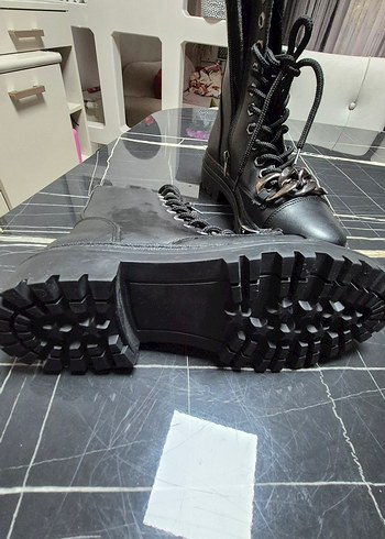 Siyah Deri Gotik Tokalı Kadın Botu - Görsel 5