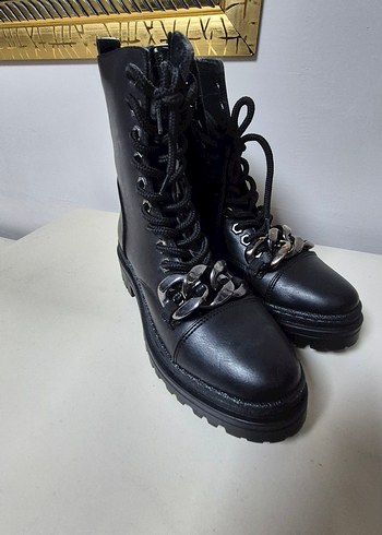 Siyah Deri Gotik Tokalı Kadın Botu - Görsel 4