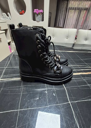 Siyah Deri Gotik Tokalı Kadın Botu - Görsel 8