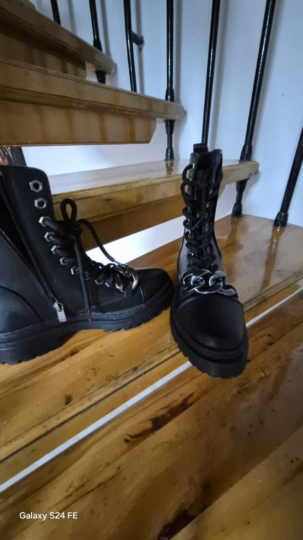 Siyah Deri Gotik Tokalı Kadın Botu - Görsel 2