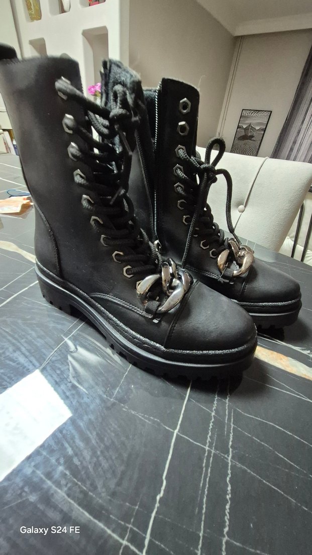 Siyah Deri Gotik Tokalı Kadın Botu - Görsel 3