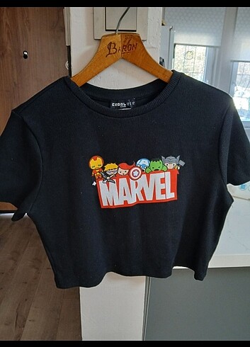 xl Beden siyah Renk Marvel tshirt