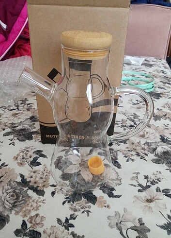 Cam yağlık 650 ml iki adet mevcuttur