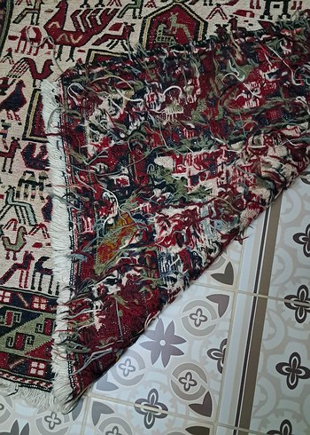 Klasik Desenli Çok Renkli Halı.40 yıllık 103×139 ölçülerinde. - Görsel 4