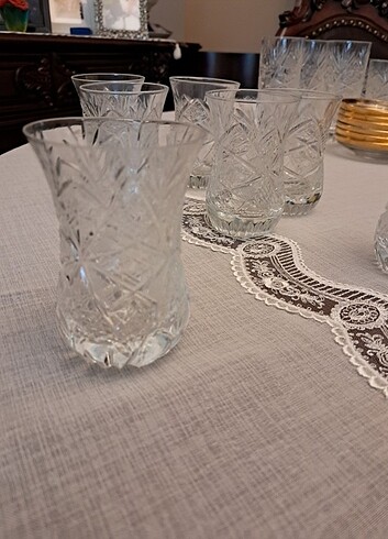 Beden 7 adet kesme çay bardağı.