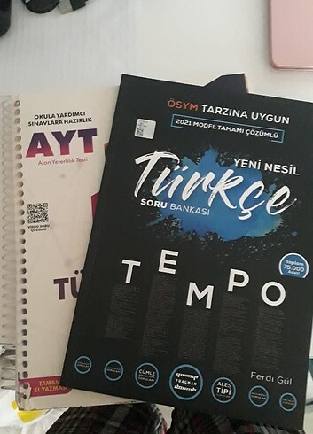 2 kitap bir ayt edebiyat öğrenci defteri bir de tyt Türkçe soru 